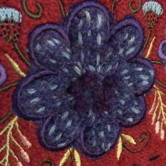 Beautiful Icelandic Designs Jacket - Picture 7 of 10